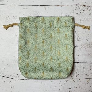 Fertig genähter Geschenkebeutel mit Tunnelzug und Kordel