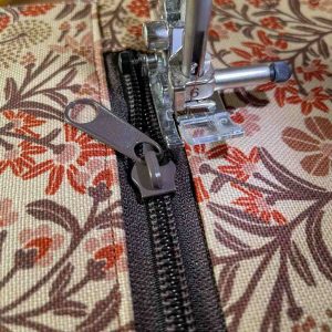 Reißverschluss für das Kosmetiktäschchen absteppen